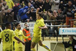 El ruso Cheryshev celebró así el 1-0 ante el Athletic. FOTO: PEDRO CAZORLA