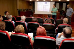 280617 alcalde de Onda, XImo Huguet, en reunión EDUSI