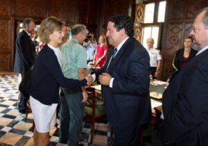 Javier Moliner, junto a la Ministra de Agricultura, Alimentación y Medio Ambiente, Isabel García Tejerina.