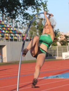  la pertiguista juvenil Meritxell Benito que con 4,12 ha batido el récord de España juvenil y Junior de salto con pértiga.