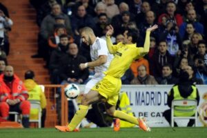 El delantero francés Benzema fue el que remato al Villarreal en el Bernabéu.