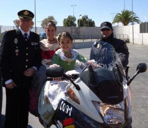 Las Reinas con la Policía Nacional.