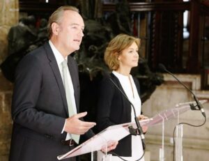 Alberto Fabra junto a la Ministra de Agricultura, Alimentación y Medio Ambiente, Isabel García Tejerina.