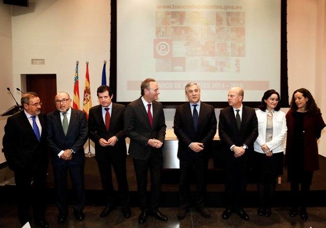 El President de la Generalitat, Alberto Fabra, preside el acto de presentación del Banco de Patentes 2014-2016 y la firma de adhesión del Centro de Investigación Príncipe Felipe y de la Red de Institutos Tecnológicos. 11/02/2014. Foto: Calahorro.