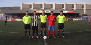 Los capitanes y el trío arbitral del partido Rayo Ibense-Almazora. FOTO: RAYO IBENSE