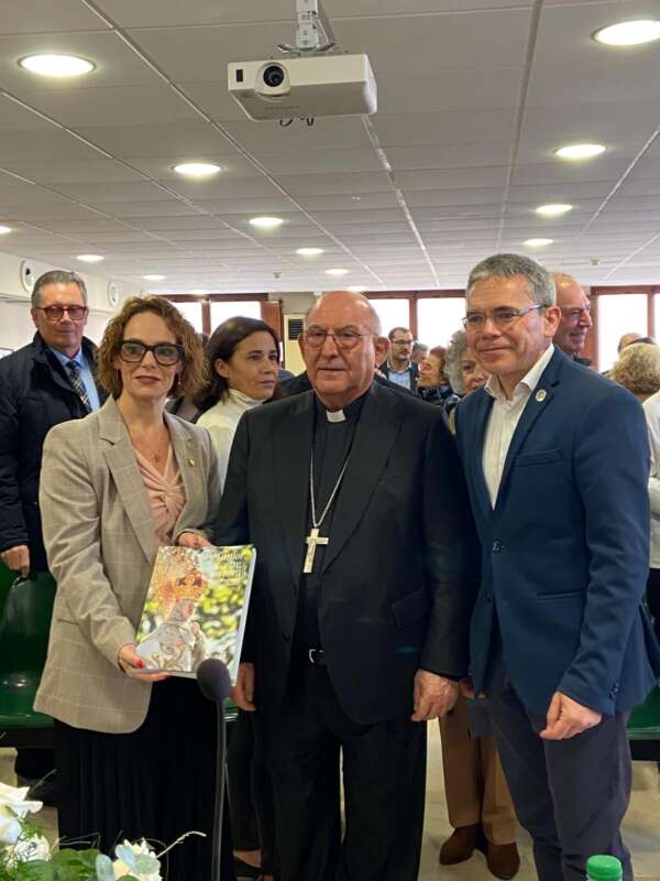 Libro conmemorativo del centenario de la coronación de la Lledonera