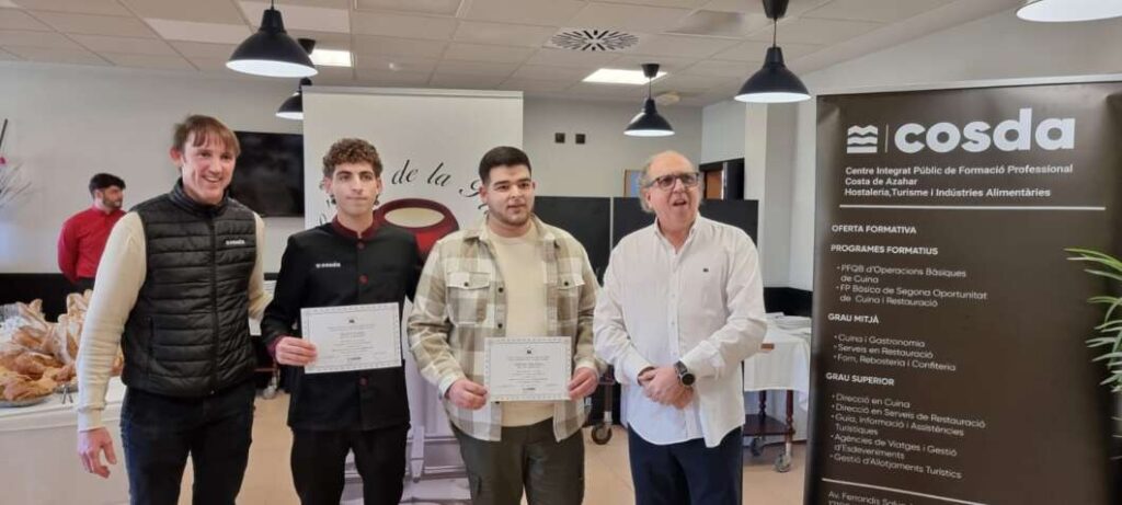 La Sociedad Gastronómica L'Olla de la Plana entrega sus becas