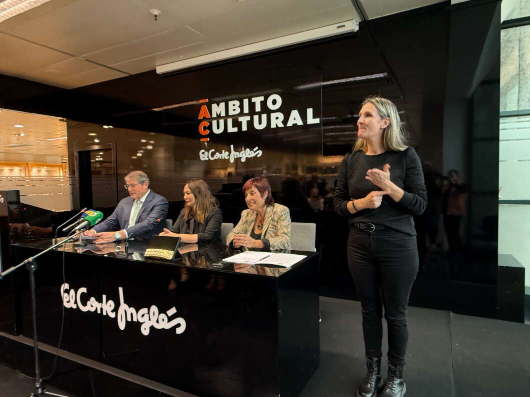 Servicio Svisual para atención de personas sordas en El Corte Inglés de Castellón