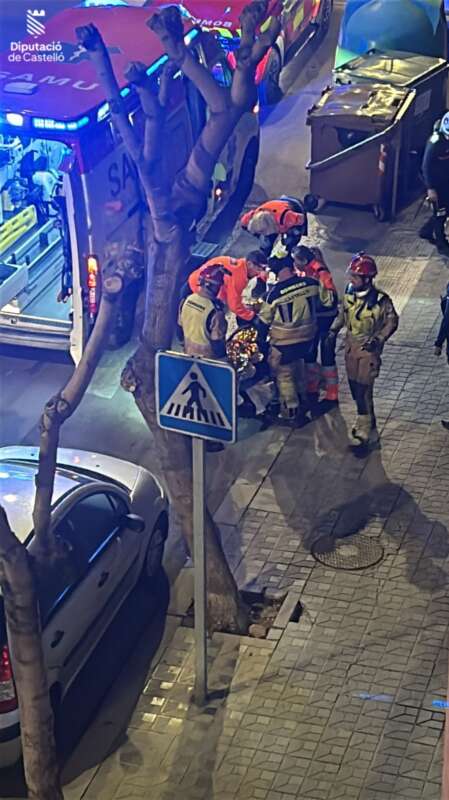 Una mujer se precipita a un foso desde un edificio en obras en Almassora. Bomberos