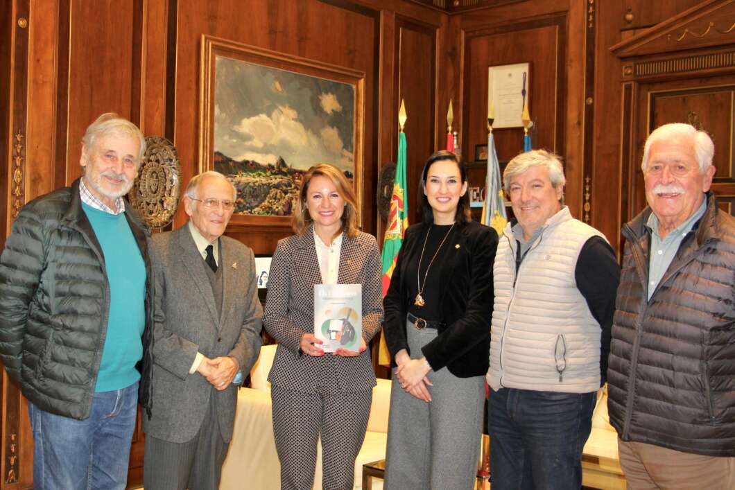 Visita de Els Llauradors a la alcaldesa de Castelló, Begoña Carrasco y la concejala de Cultura, María España.