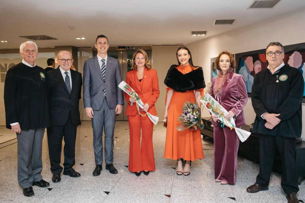 El Ateneo Cultural recibe el Volaoret d'Or de la Colla Rei Barbut Castellón Magdalena 2025