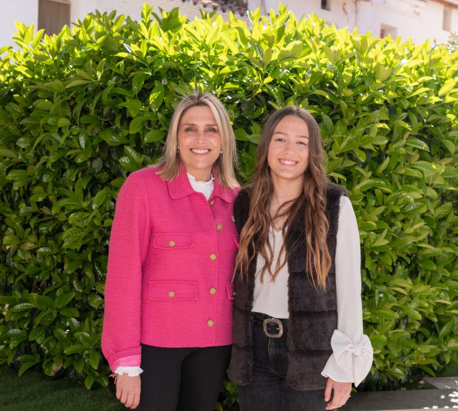 Avril Navarro Falomir, nueva reina de las fiestas patronales de Vall d'Alba para 2025.