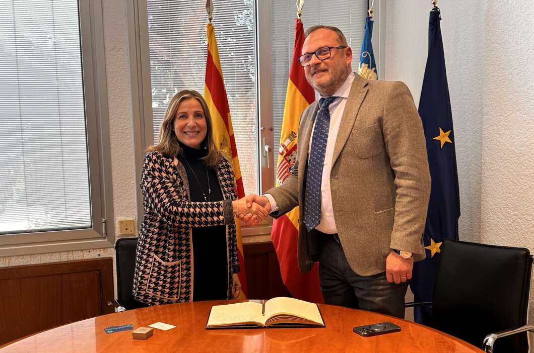 benicassim susana marques con consul de rumania