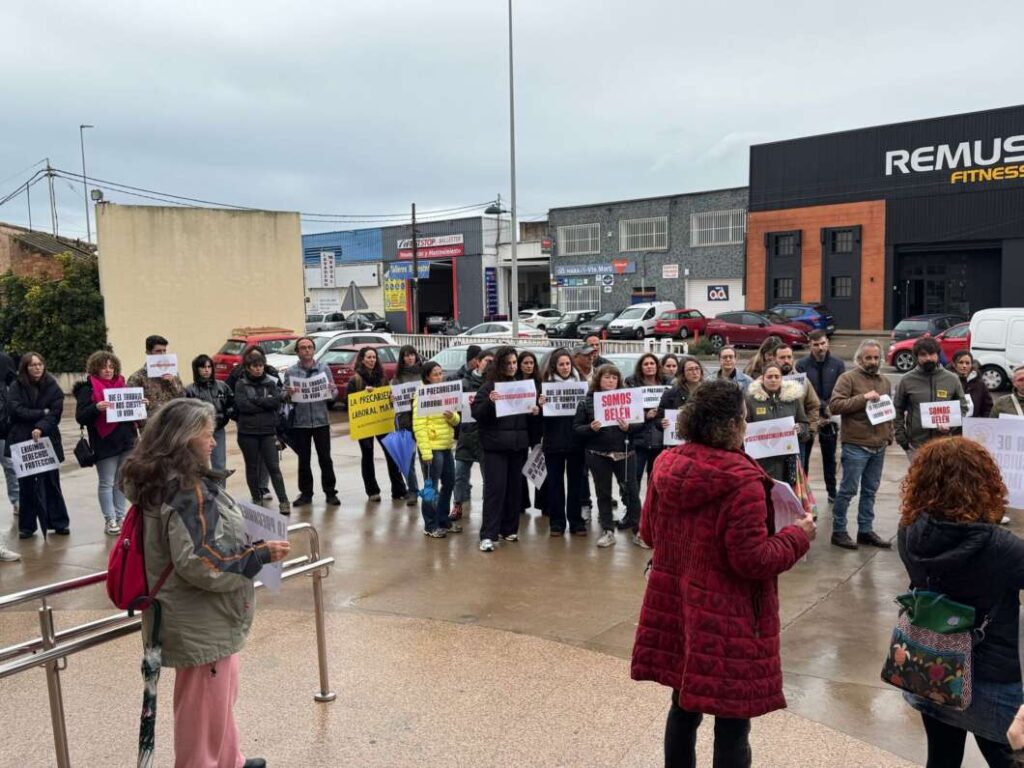 Concentración de educadores sociales en Castelló