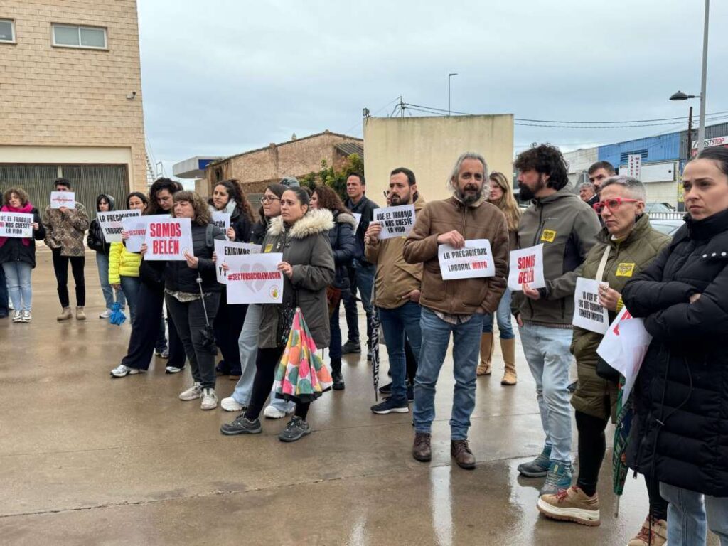 Concentración de educadores sociales en Castelló