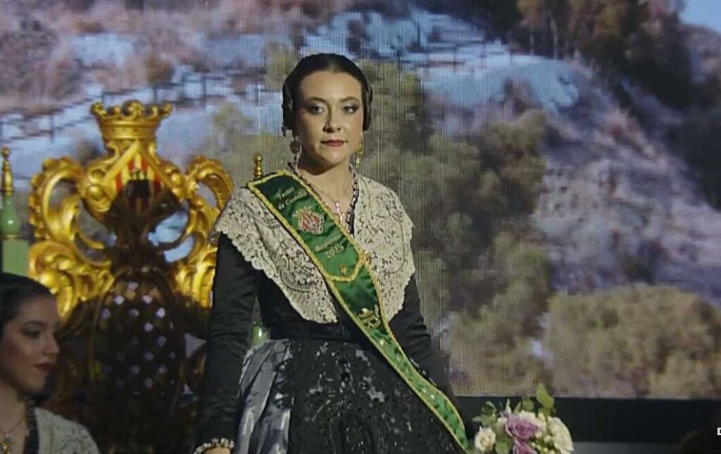 Homenaje víctimas Dana. Galanía Reina de las Fiestas Paula Torres 080325