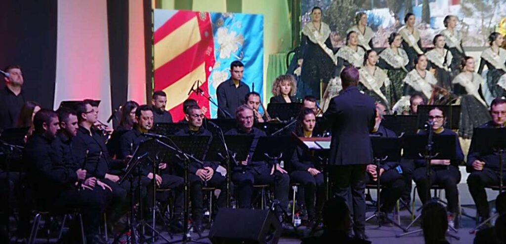 Homenaje víctimas Dana. Galanía Reina de las Fiestas Paula Torres 080325