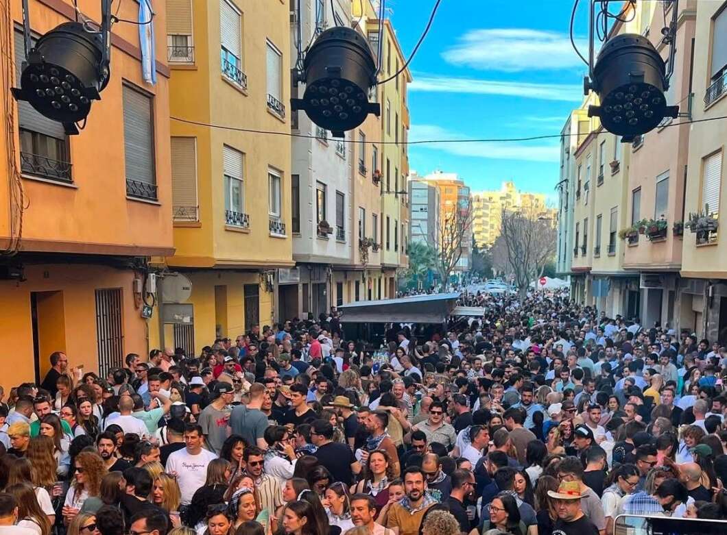 Concierto Magdalena en la calle Benicarló