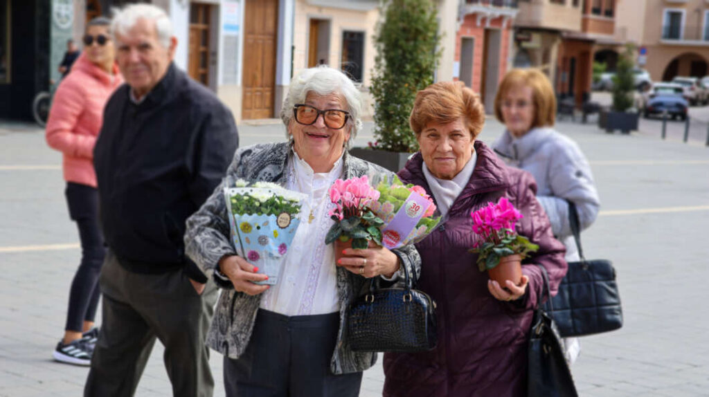 onda celebra el dia del arbol con actividades familiares que fomentan la sostenibilidad señoras con plantas