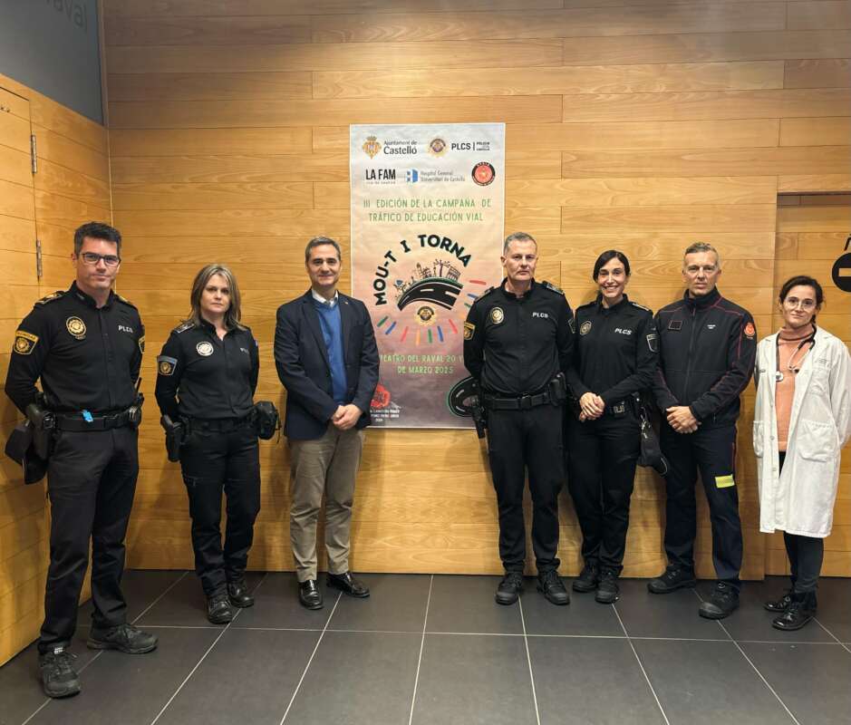 Espectçáculo de la Policía local de Castellón 'Mou i torna' para prevenir a los jóvenes de los riesgos del alcohol y las drogas