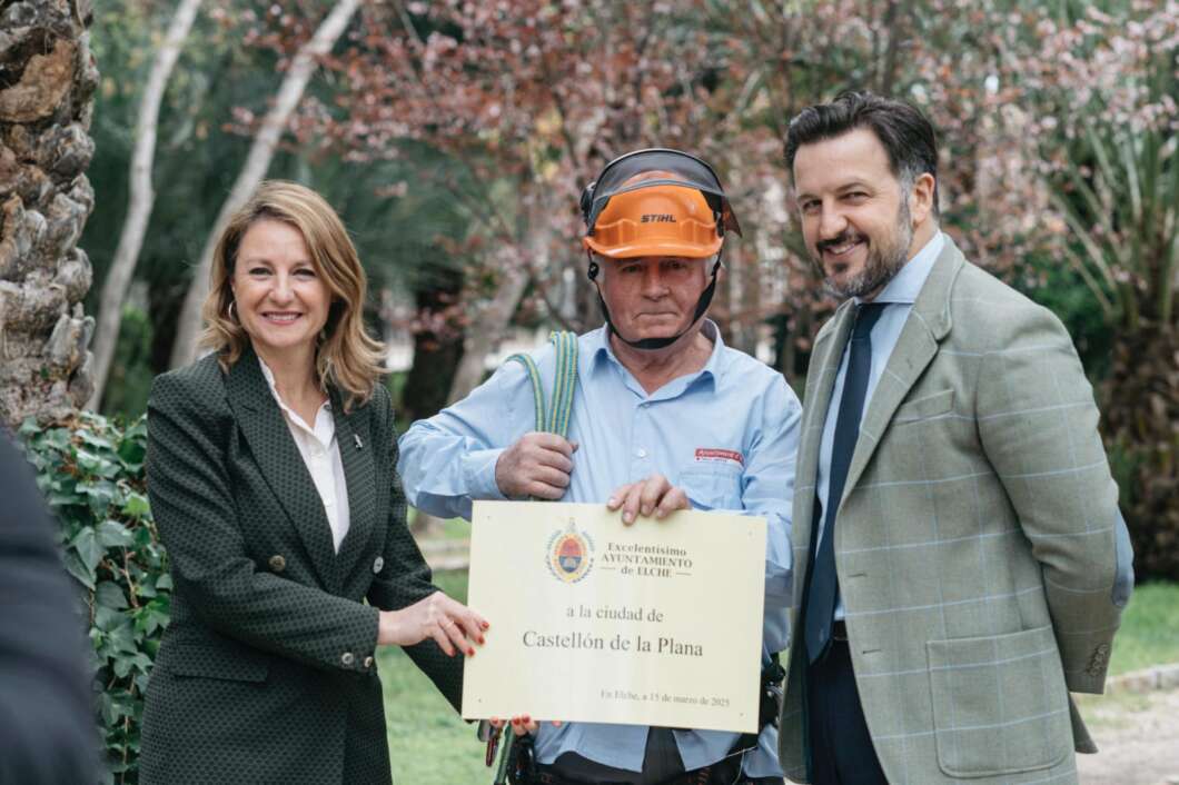 La alcaldesa de Castelló, Begoña Carrasco, en su visita a Elche.