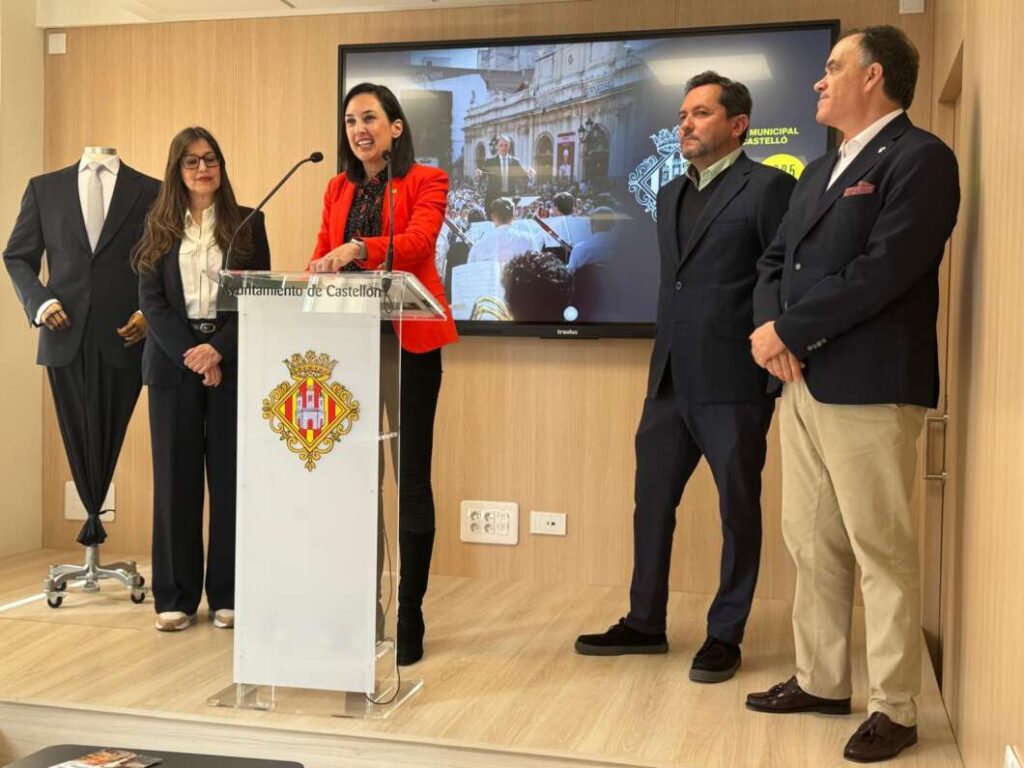 Nuevo traje para el centenario de la banda municipal de Castelló.